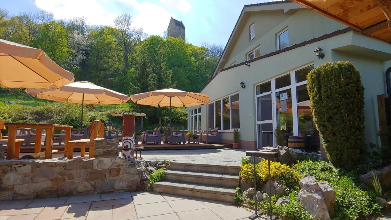 Pod Hradom Restaurant & Pension Topoľčany Exteriér fotografie