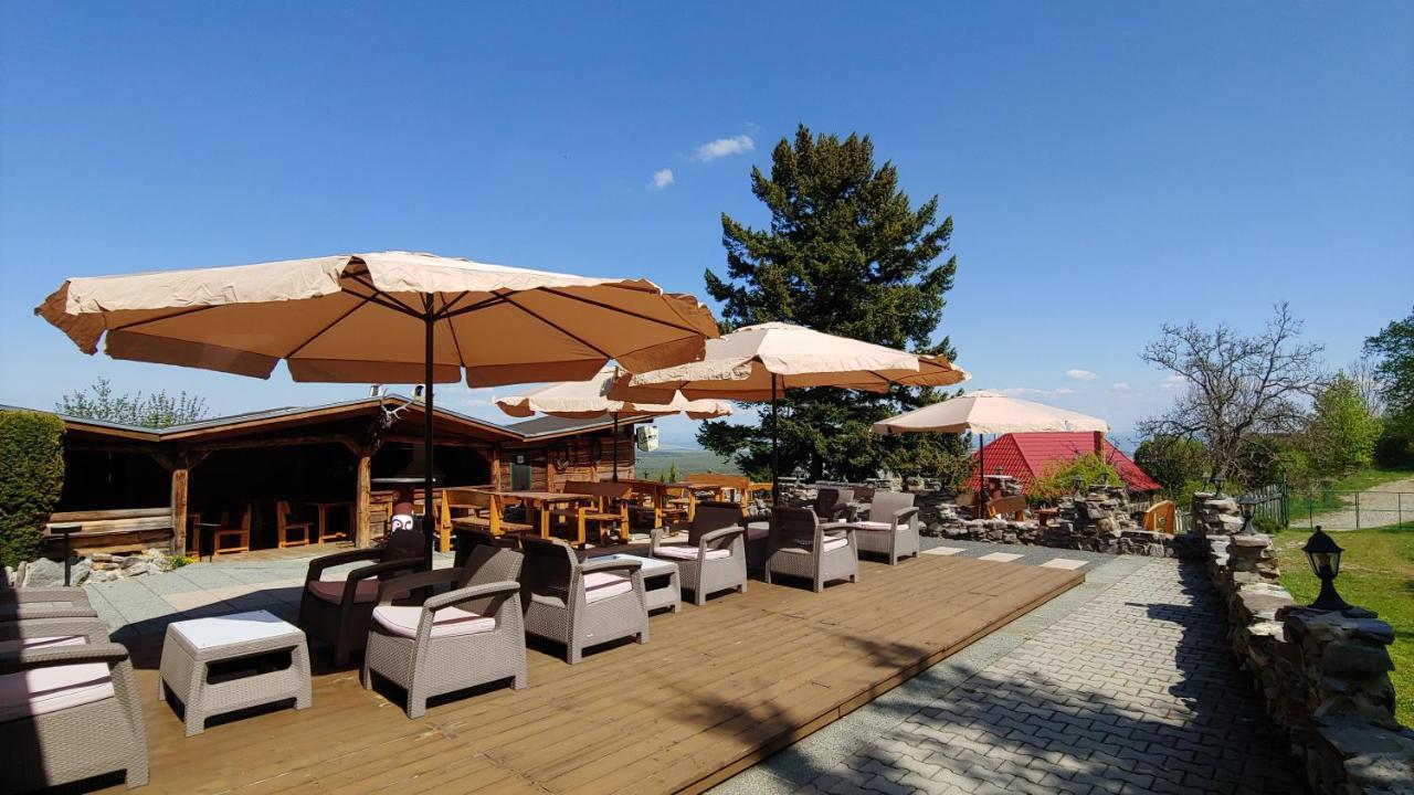 Pod Hradom Restaurant & Pension Topoľčany Exteriér fotografie