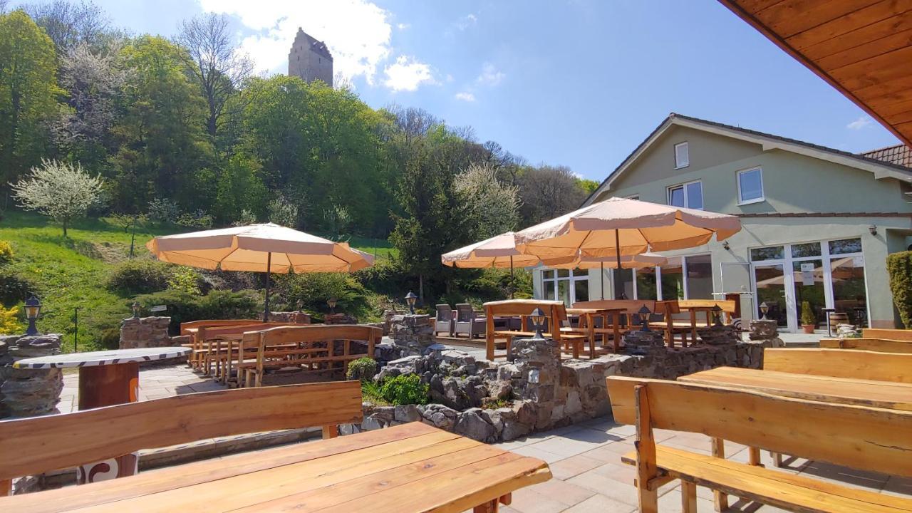 Pod Hradom Restaurant & Pension Topoľčany Exteriér fotografie