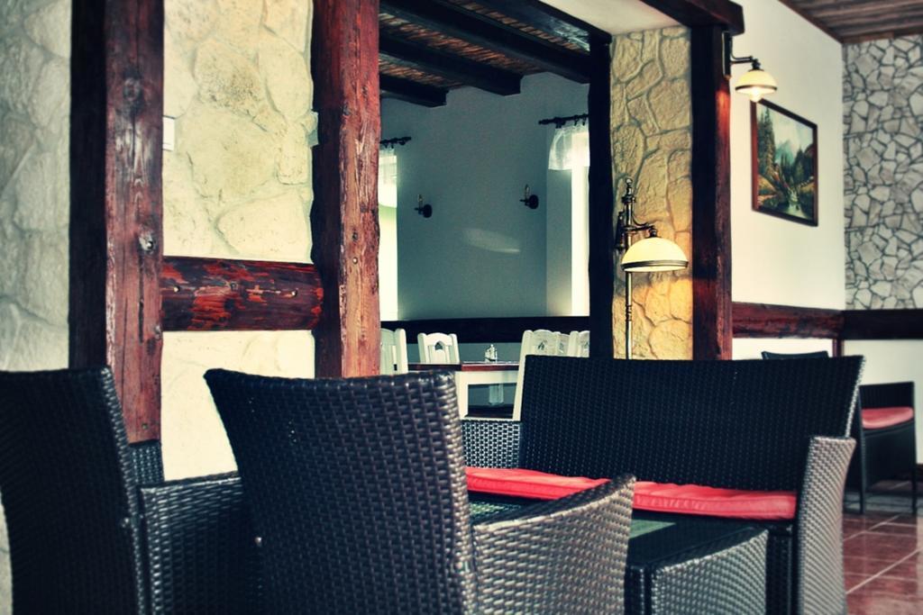 Pod Hradom Restaurant & Pension Topoľčany Exteriér fotografie