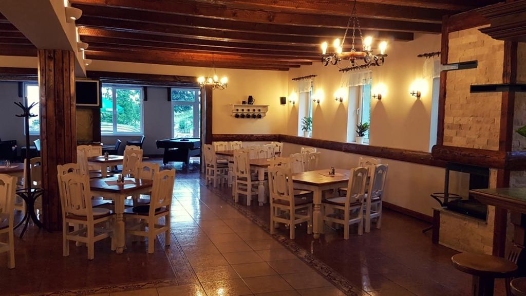 Pod Hradom Restaurant & Pension Topoľčany Exteriér fotografie