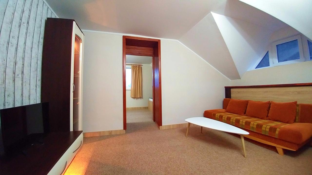 Pod Hradom Restaurant & Pension Topoľčany Exteriér fotografie