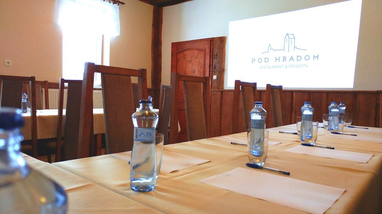 Pod Hradom Restaurant & Pension Topoľčany Exteriér fotografie